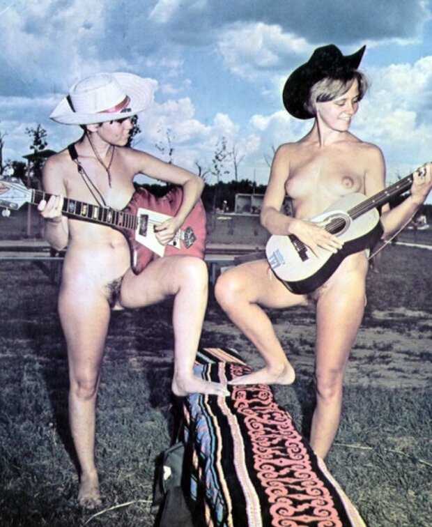 Vintage cowgirls playing guitars